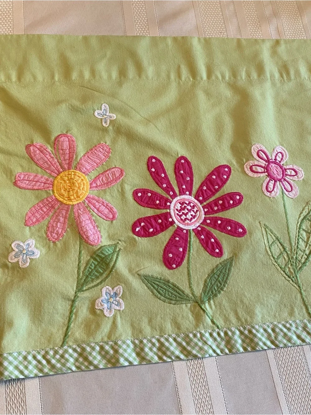 POTTERY BARN KIDS Appliquéd Daisy Garden Window Valance Green